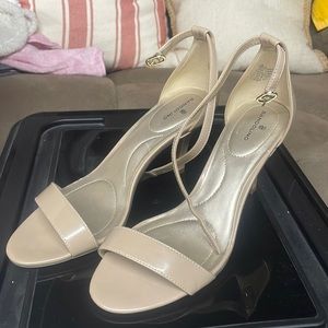 Beige bandolino EUC strappy neutral sandal